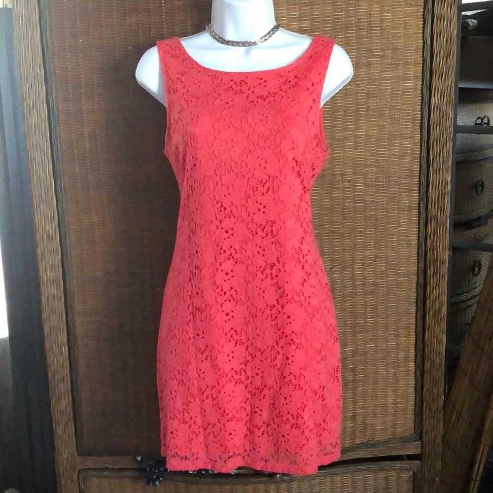💜💜3/$15💜💜FOREVER 21- "Figure hugging", Coral Laced Mini🌺​